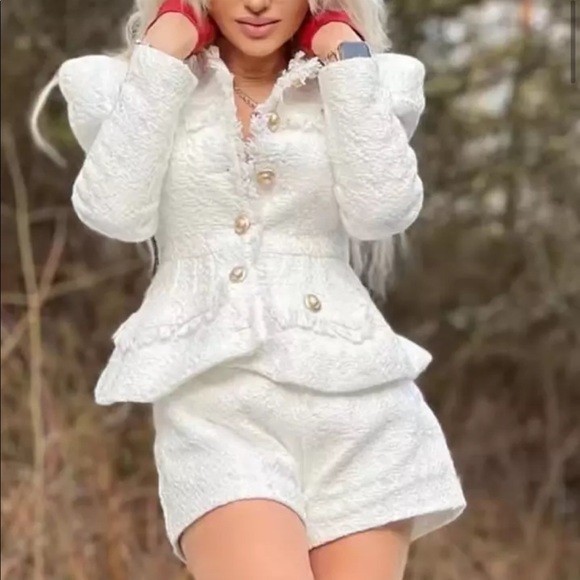 🎉 Turn heads at any event with this stunning white tweed set! - Picture 12 of 16